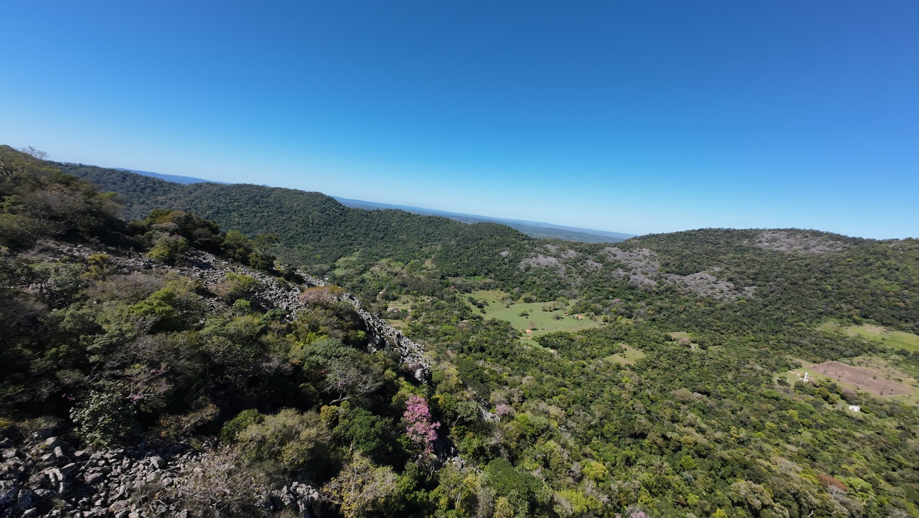 Foto con dron de una propiedad en venta en Paraguay